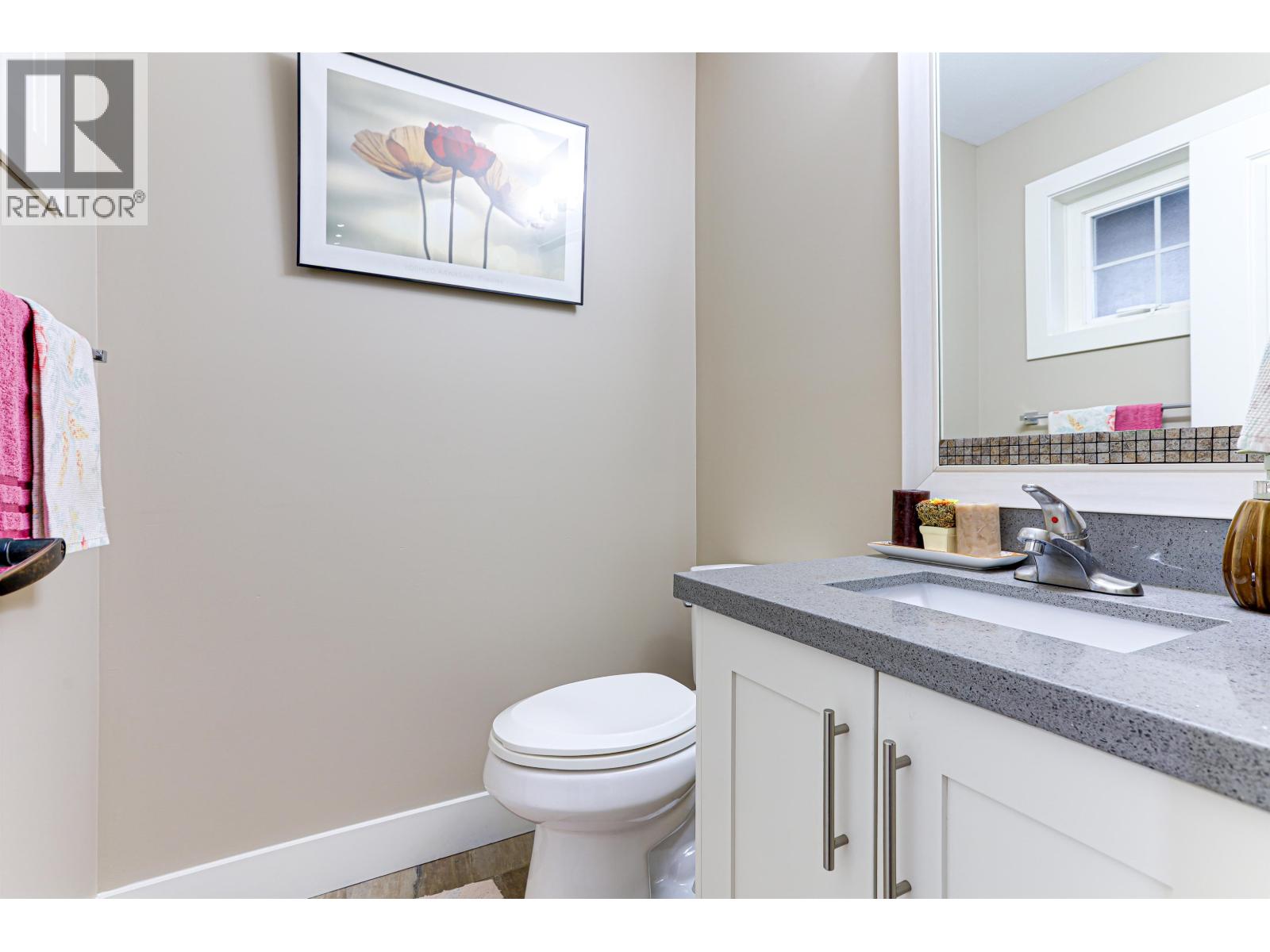 5 305 JARDINE STREET, New Westminster