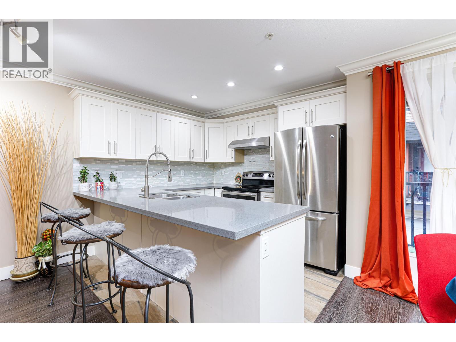 5 305 JARDINE STREET, New Westminster