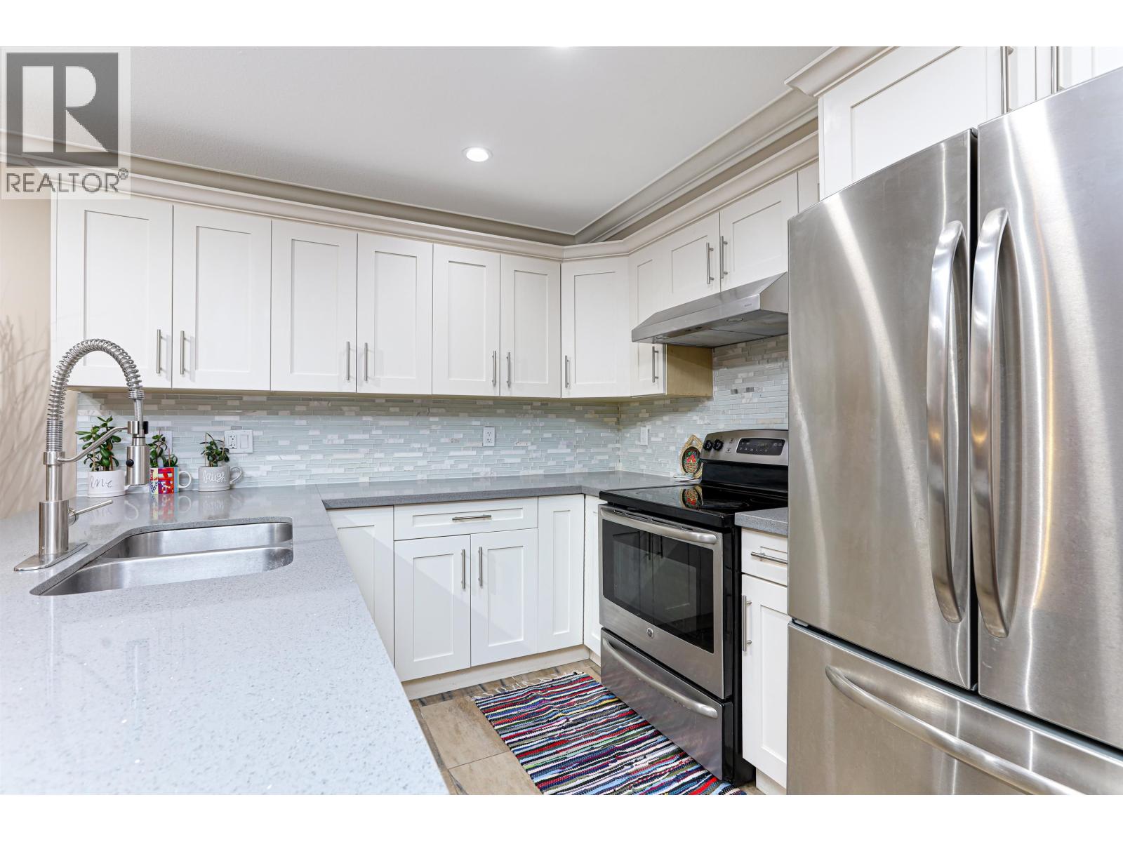 5 305 JARDINE STREET, New Westminster