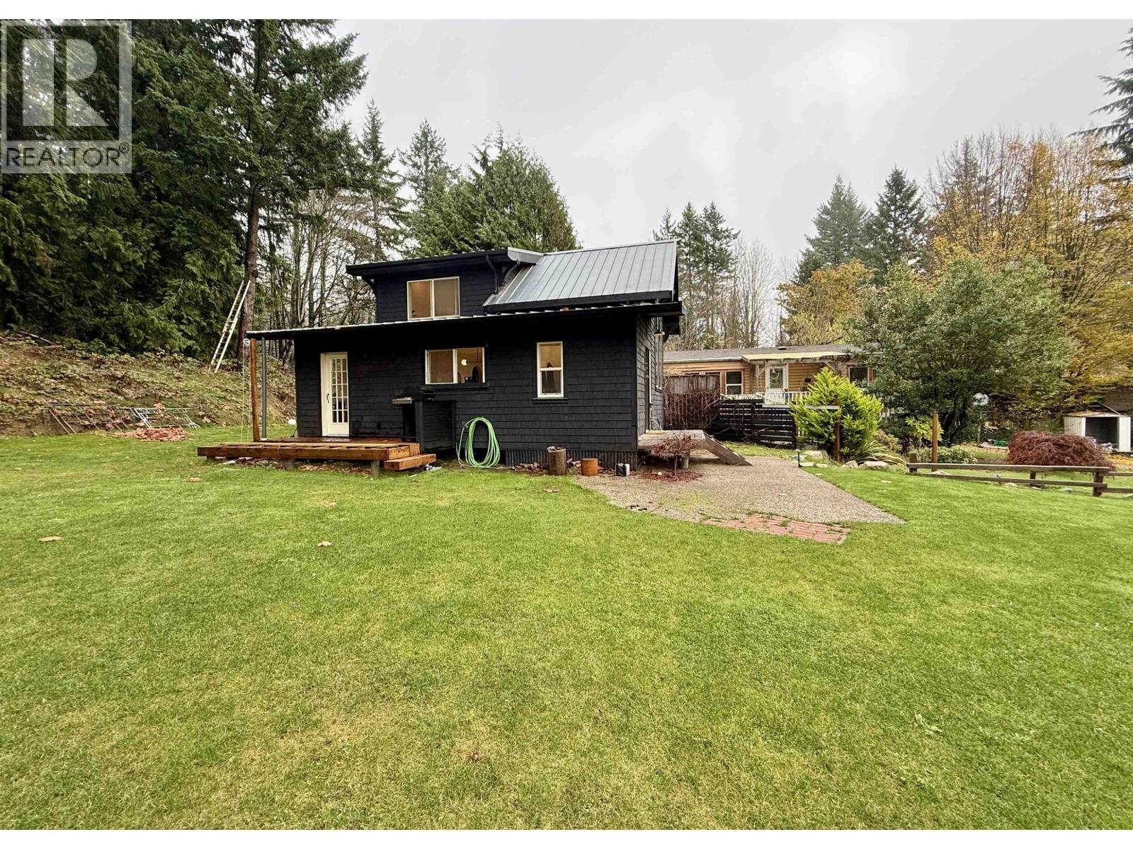 962 CEMETERY ROAD, Gibsons