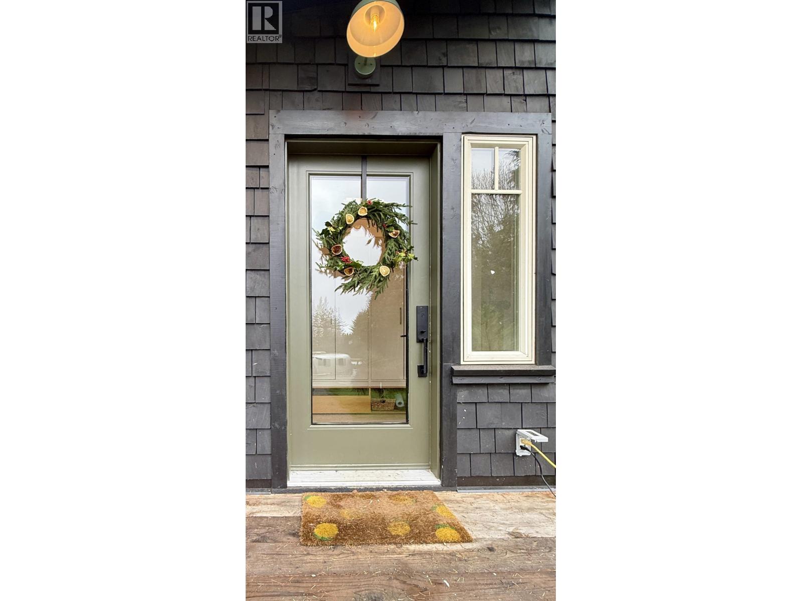 962 CEMETERY ROAD, Gibsons