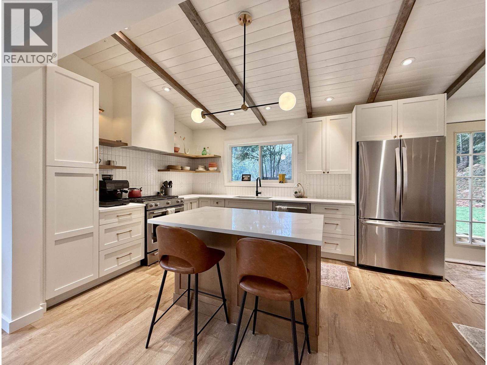 962 CEMETERY ROAD, Gibsons