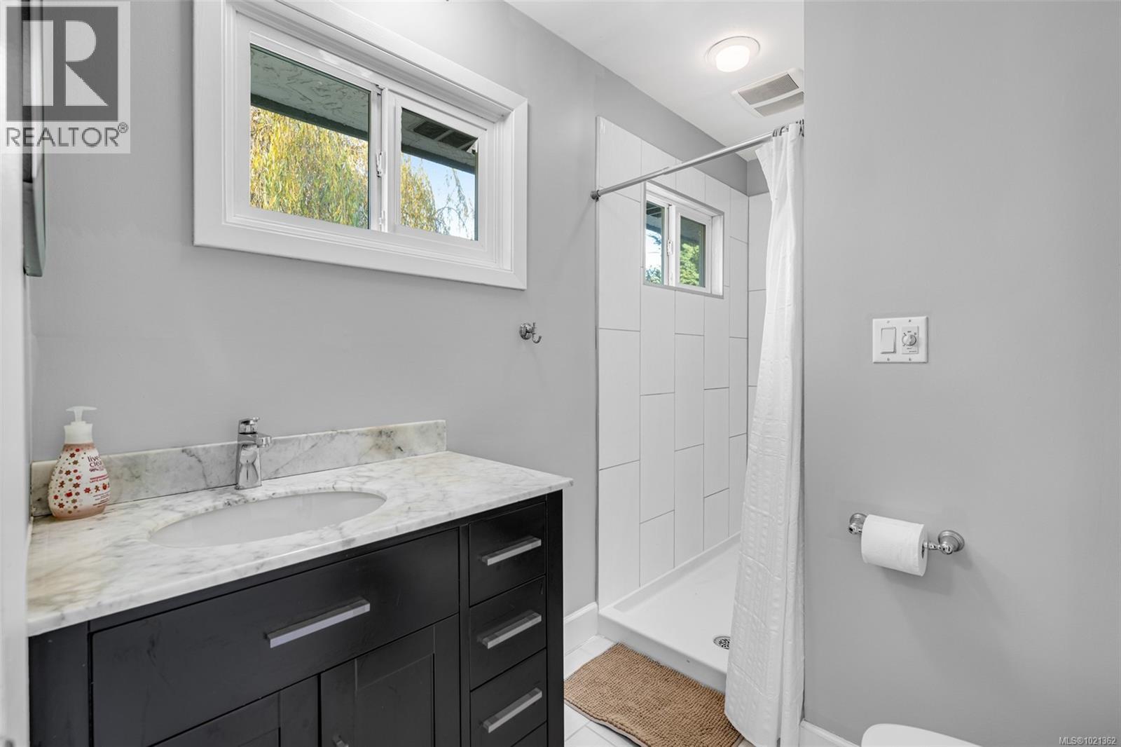  9440 Glenelg Avenue, North Saanich