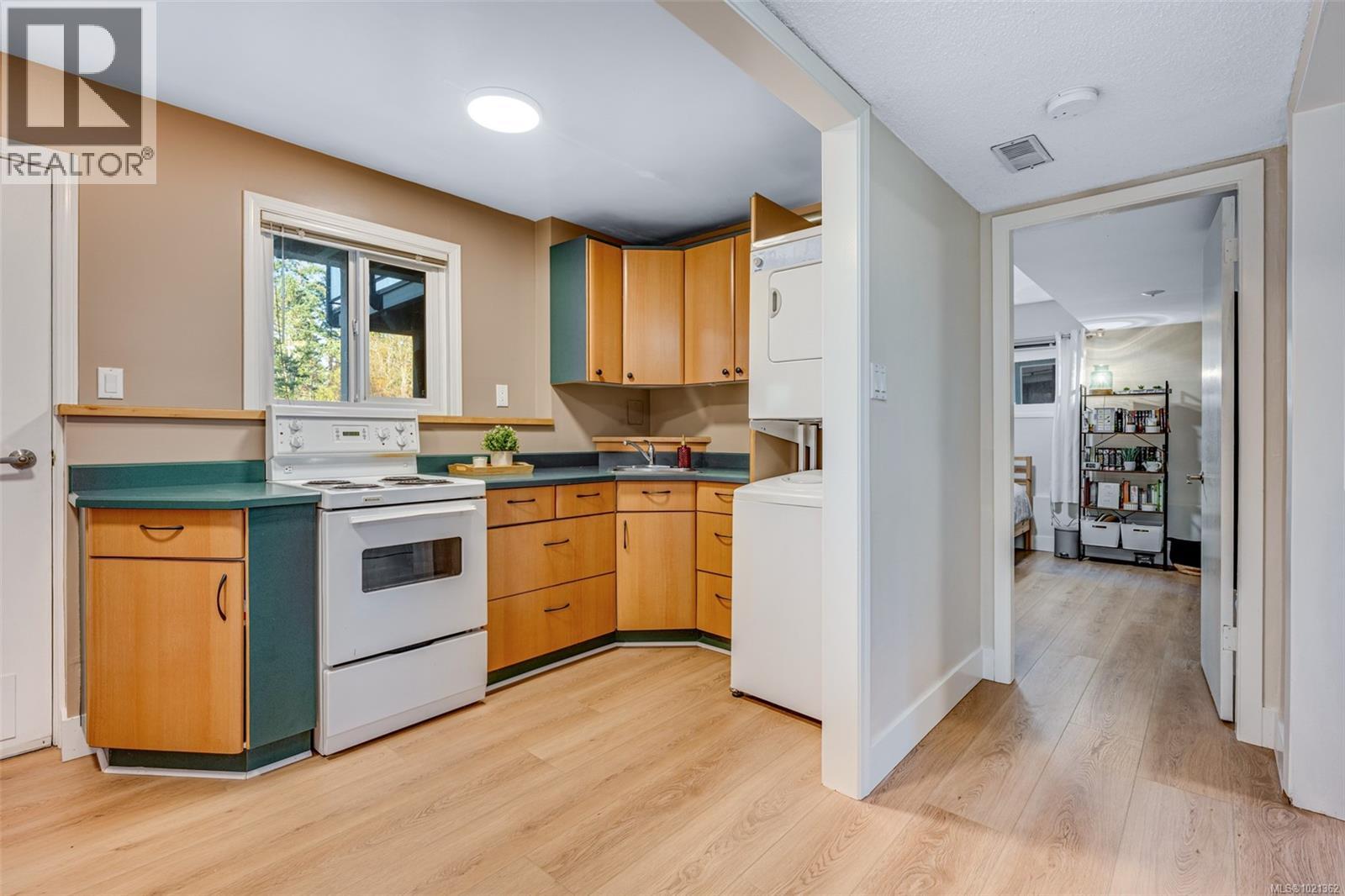  9440 Glenelg Avenue, North Saanich