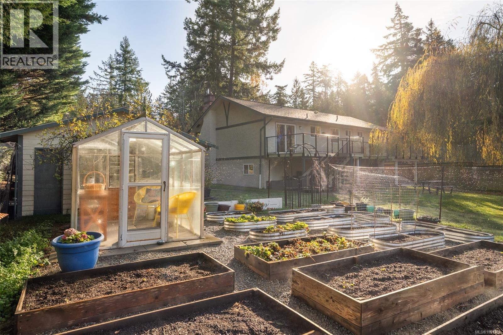  9440 Glenelg Avenue, North Saanich