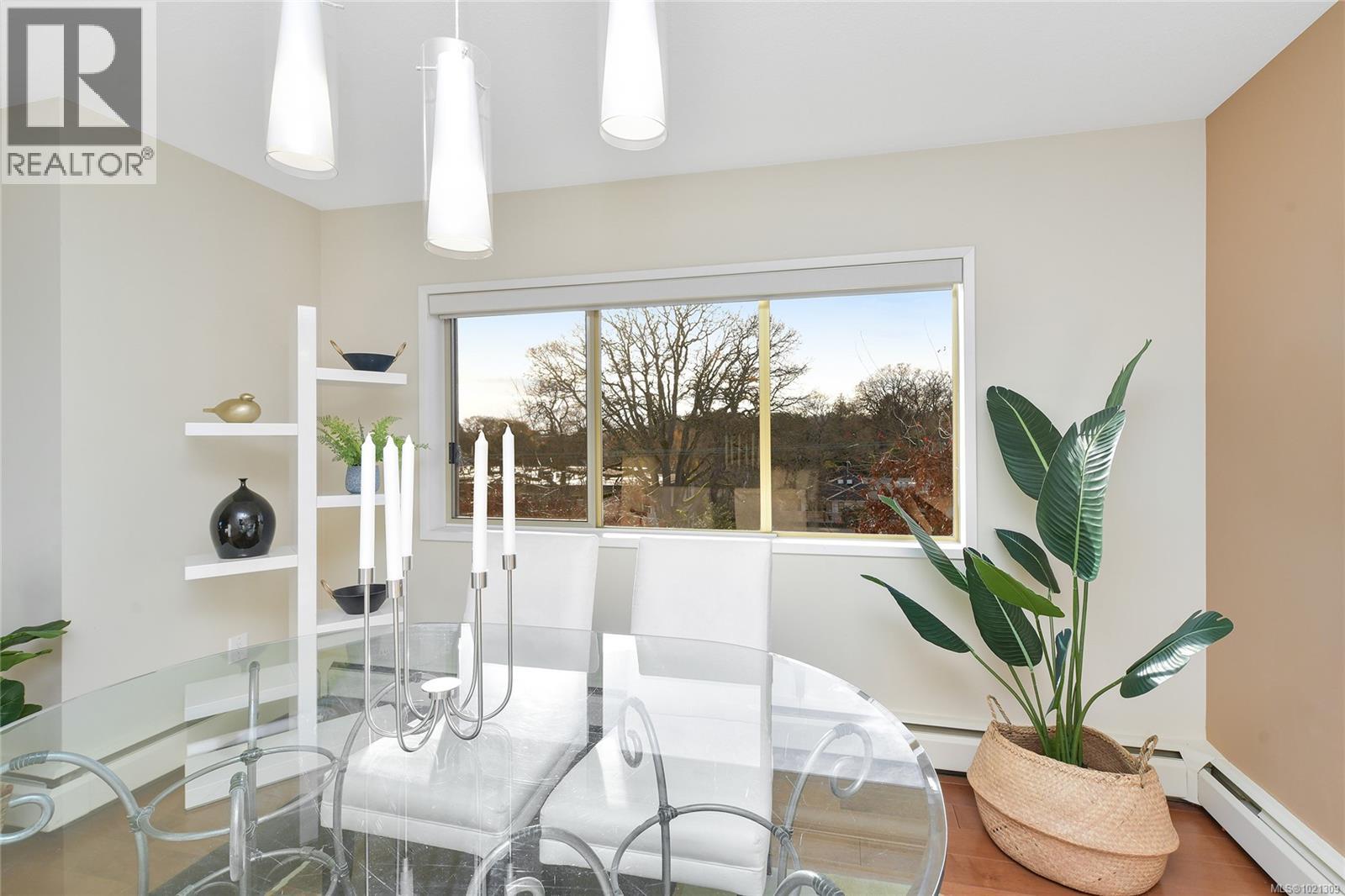 507 1440 BEACH Drive, Oak Bay