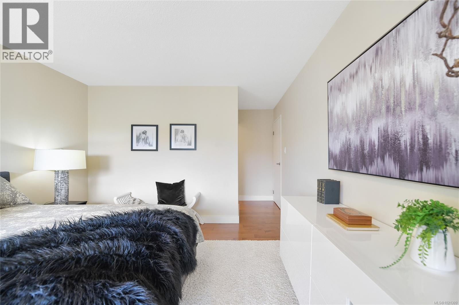 507 1440 BEACH Drive, Oak Bay