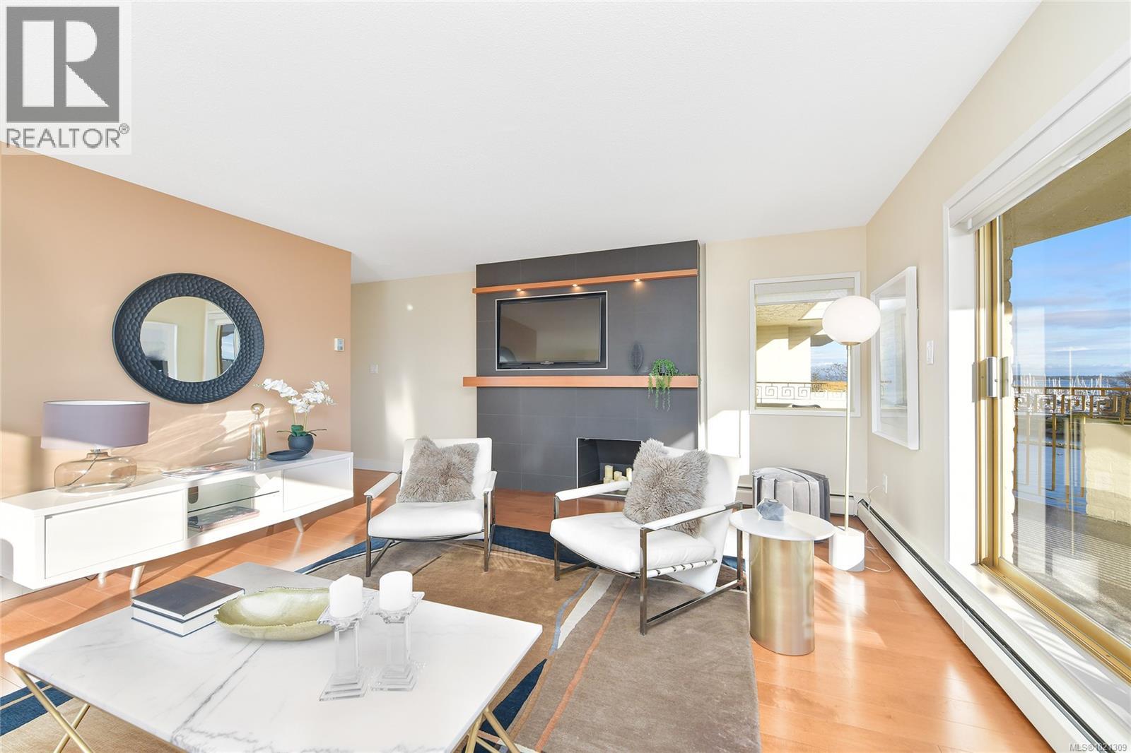 507 1440 BEACH Drive, Oak Bay