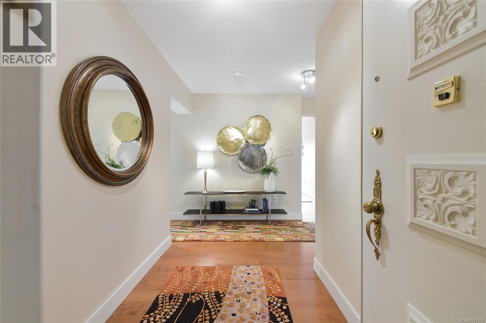 507 1440 BEACH Drive, Oak Bay