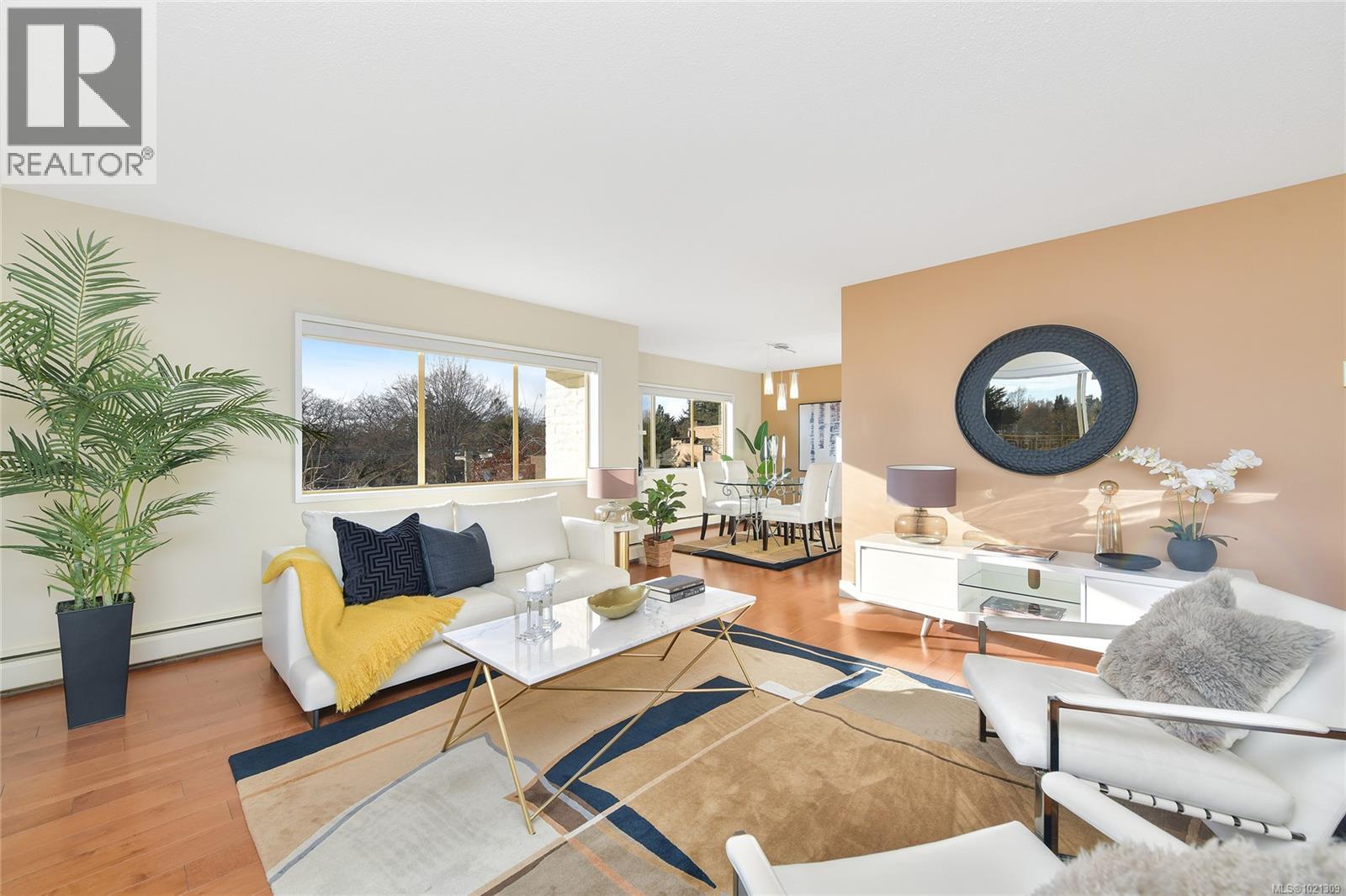 507 1440 BEACH Drive, Oak Bay