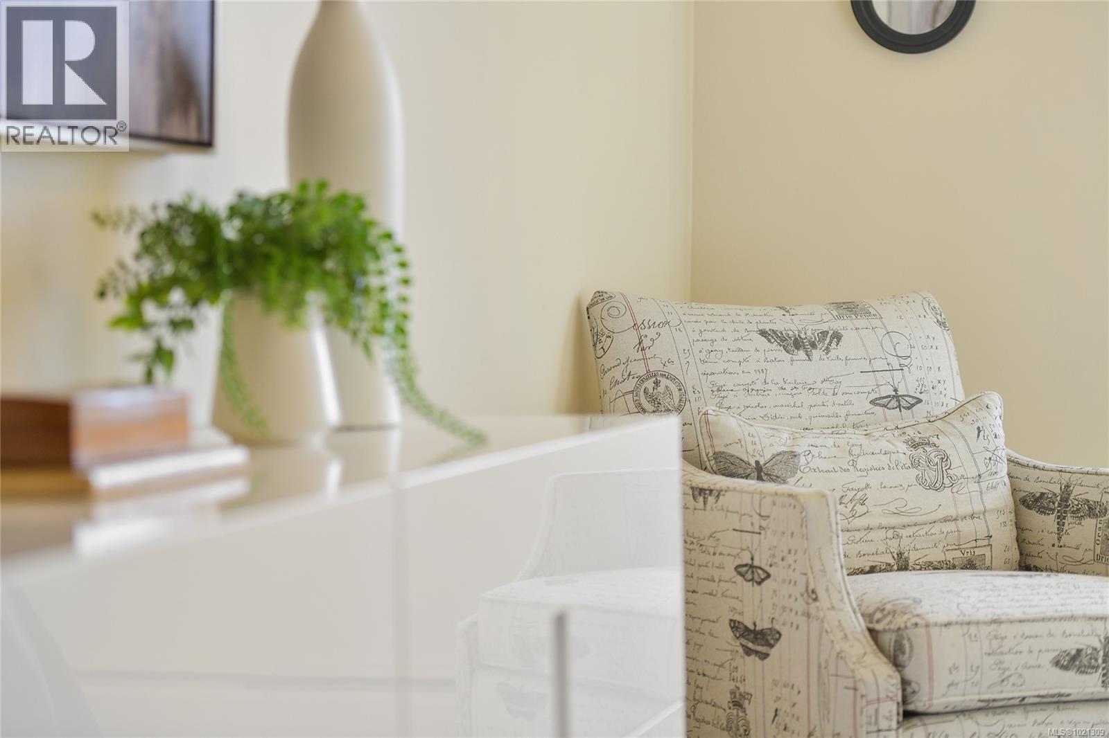 507 1440 BEACH Drive, Oak Bay