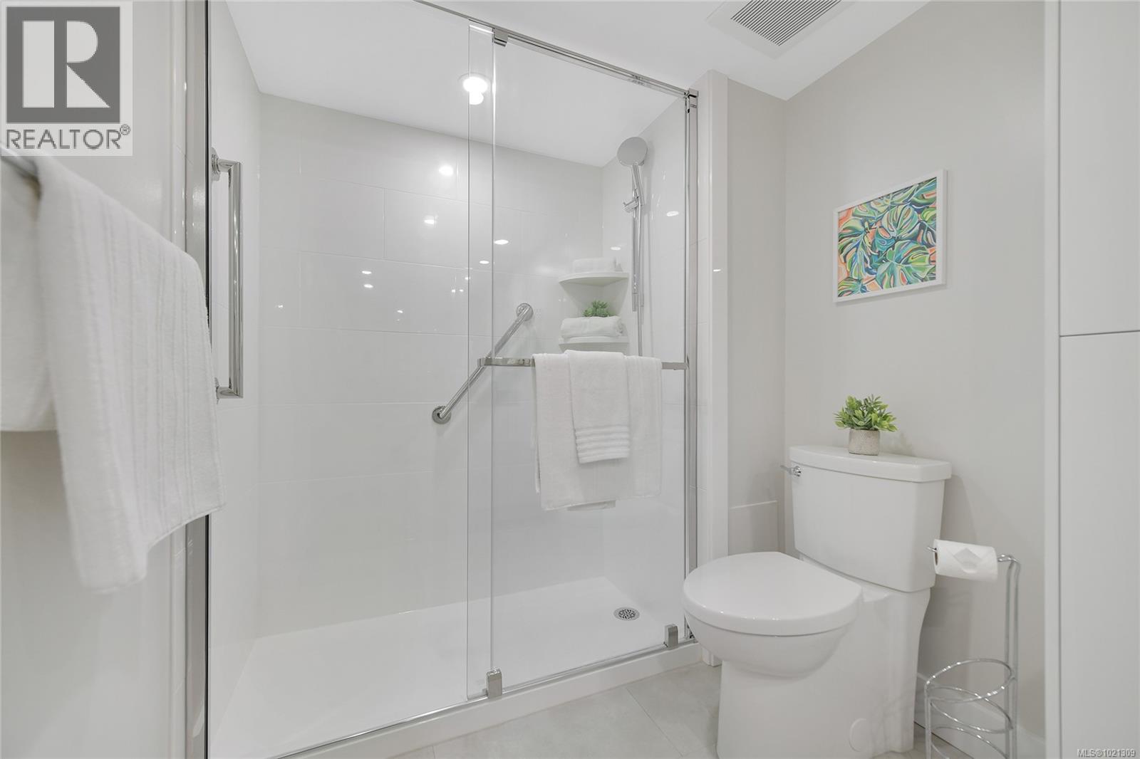 507 1440 BEACH Drive, Oak Bay