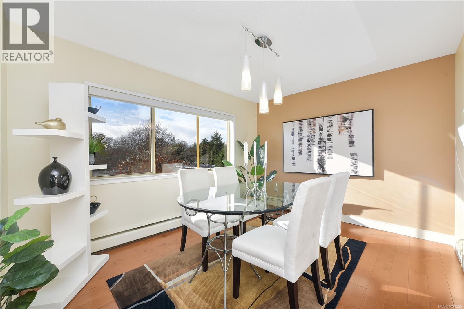 507 1440 BEACH Drive, Oak Bay