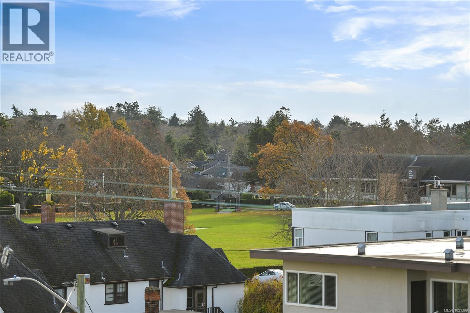 507 1440 BEACH Drive, Oak Bay