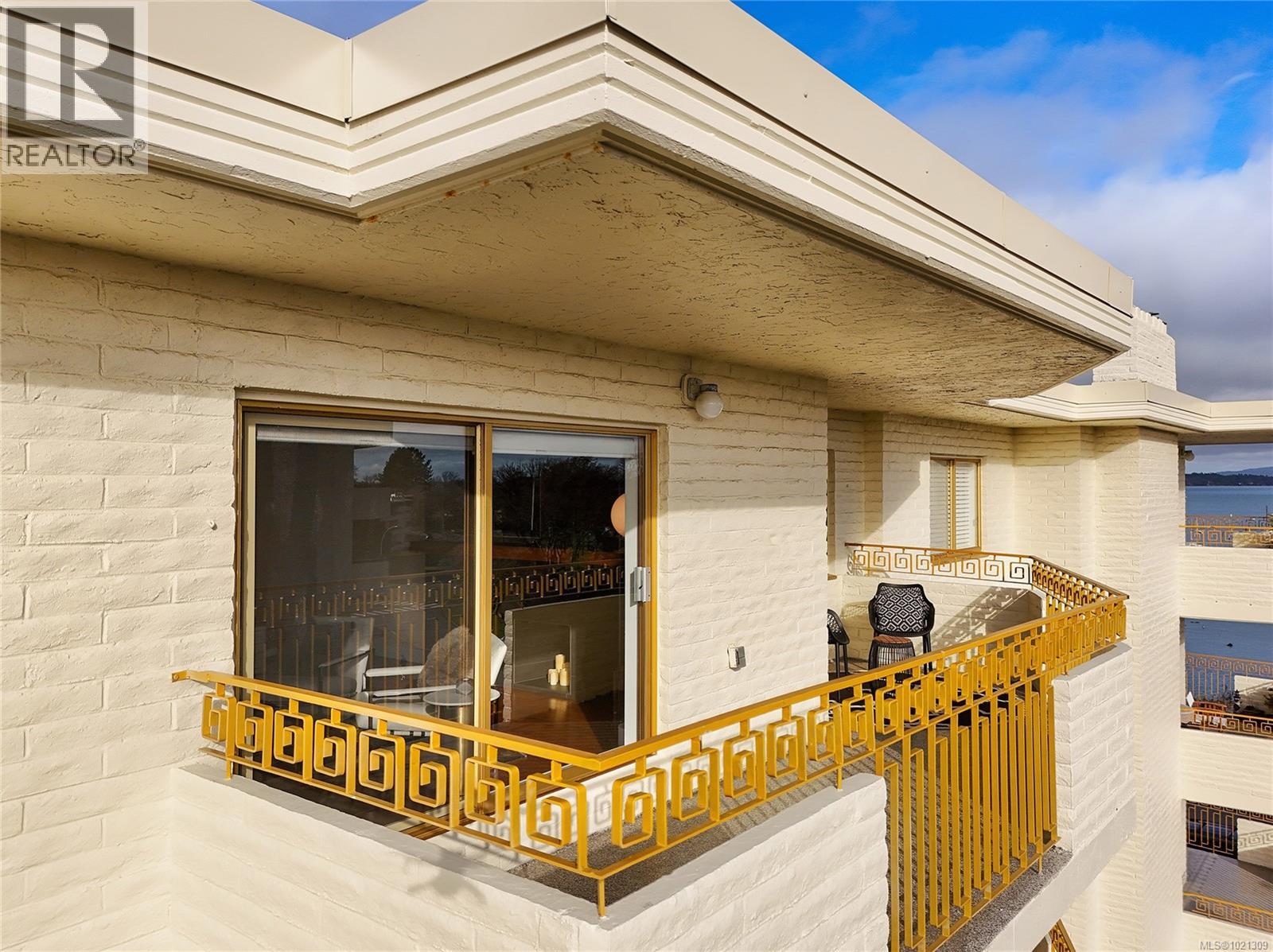 507 1440 BEACH Drive, Oak Bay