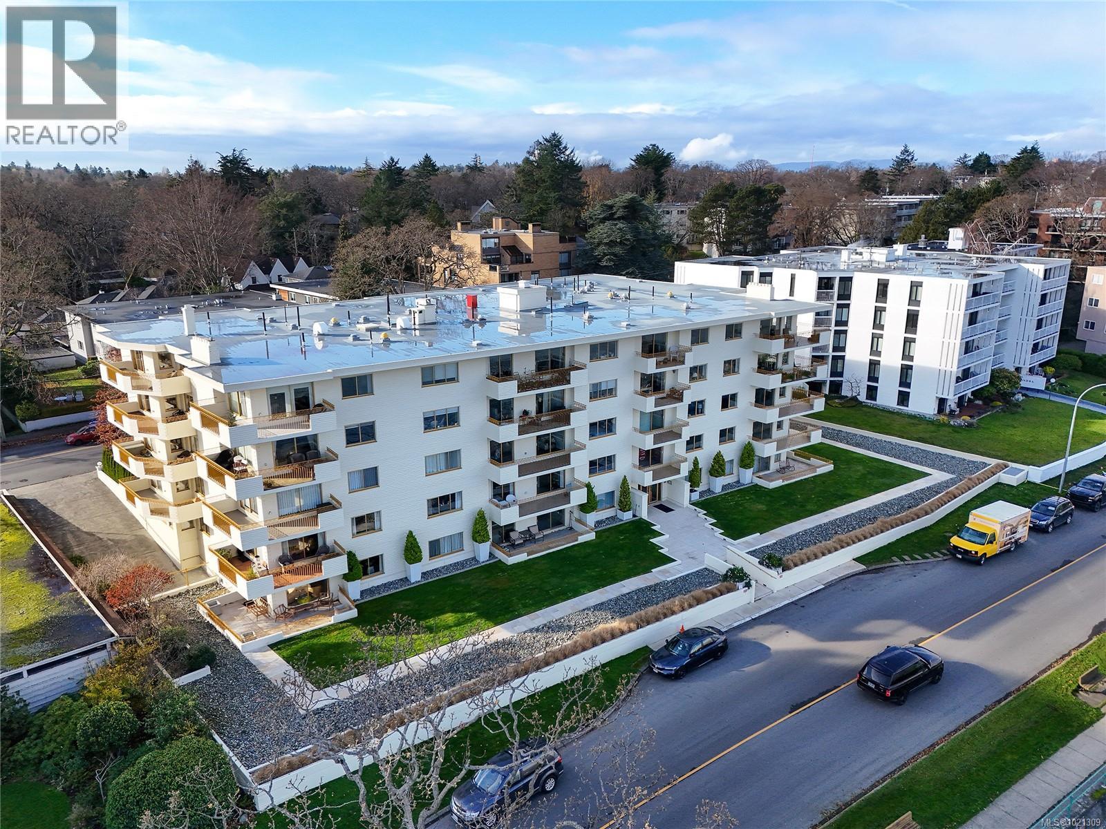 507 1440 BEACH Drive, Oak Bay