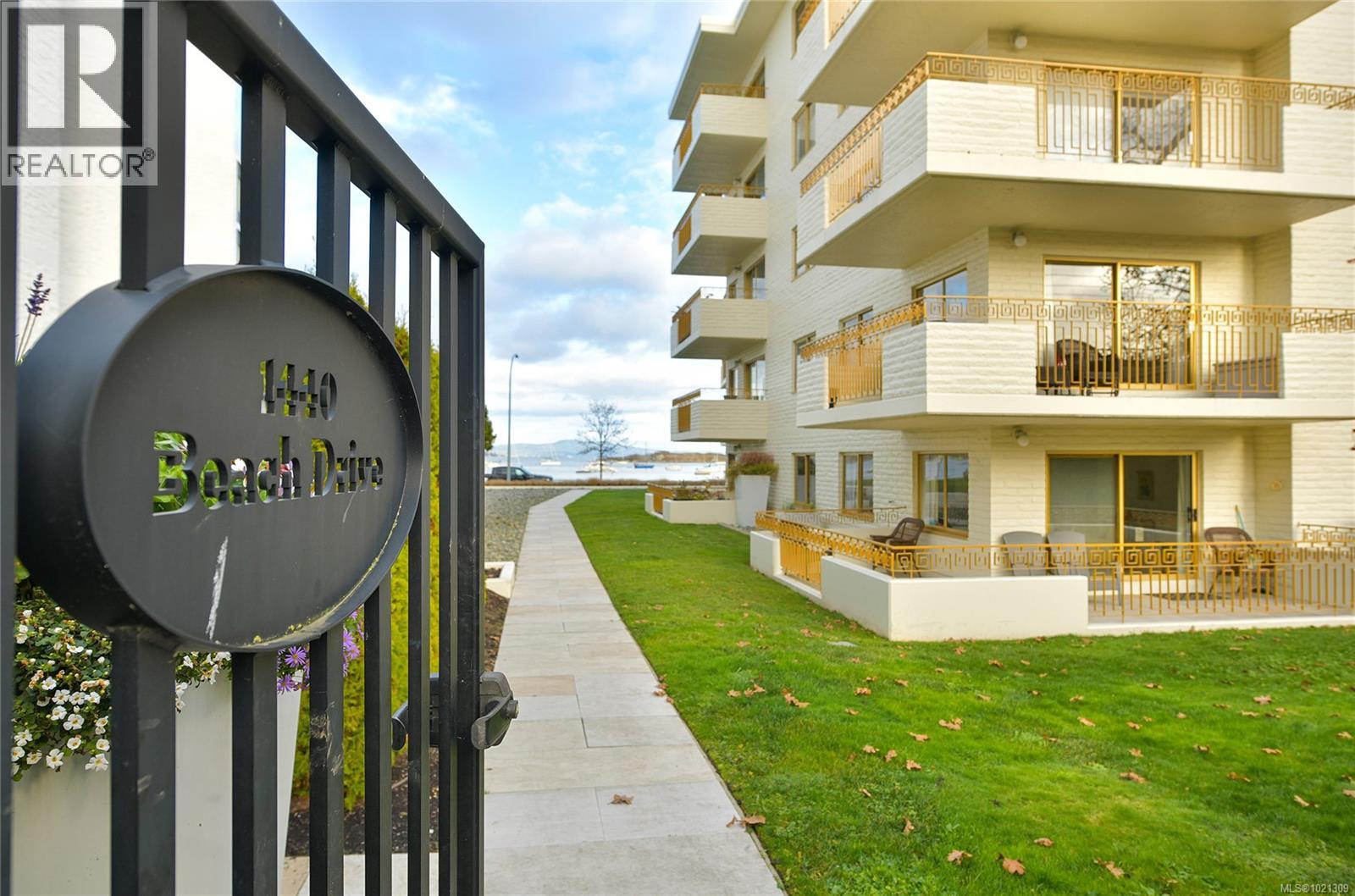 507 1440 BEACH Drive, Oak Bay