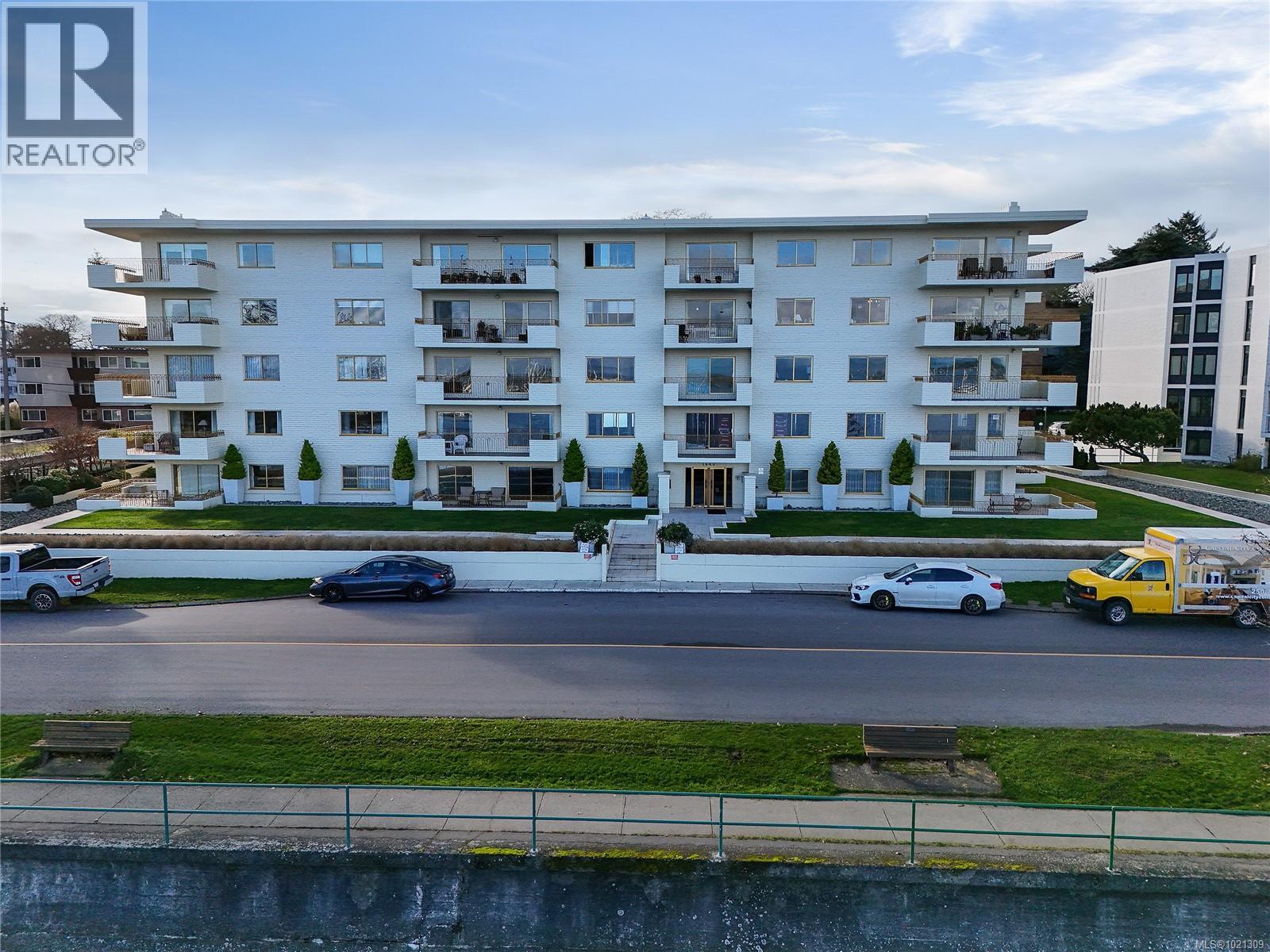 507 1440 BEACH Drive, Oak Bay