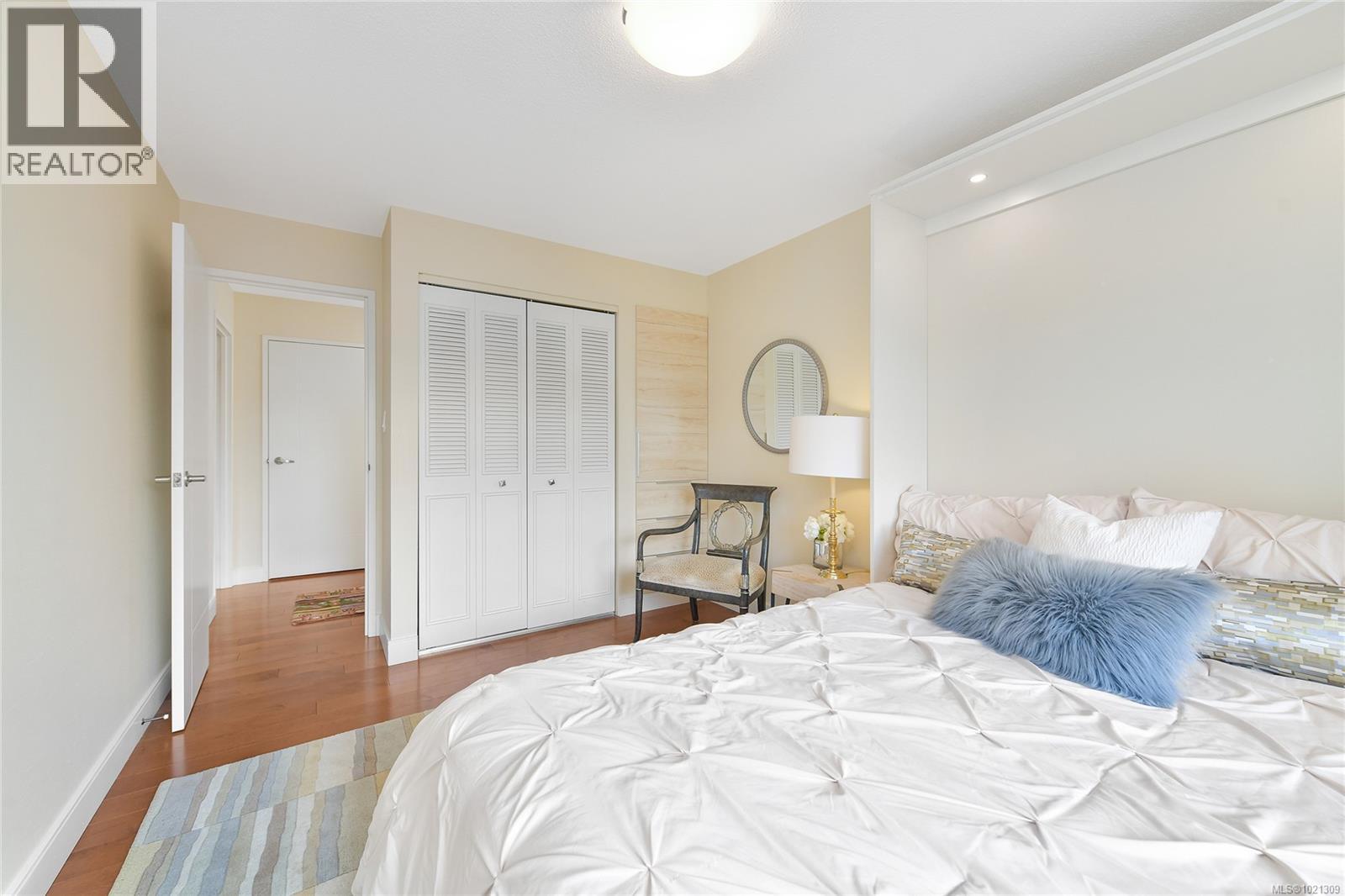 507 1440 BEACH Drive, Oak Bay