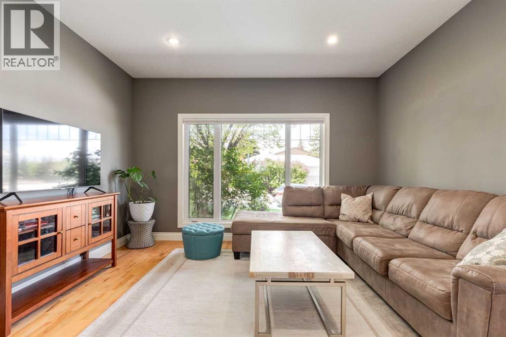 Single Family House for Sale in   Street SW Shaganappi Calgary 