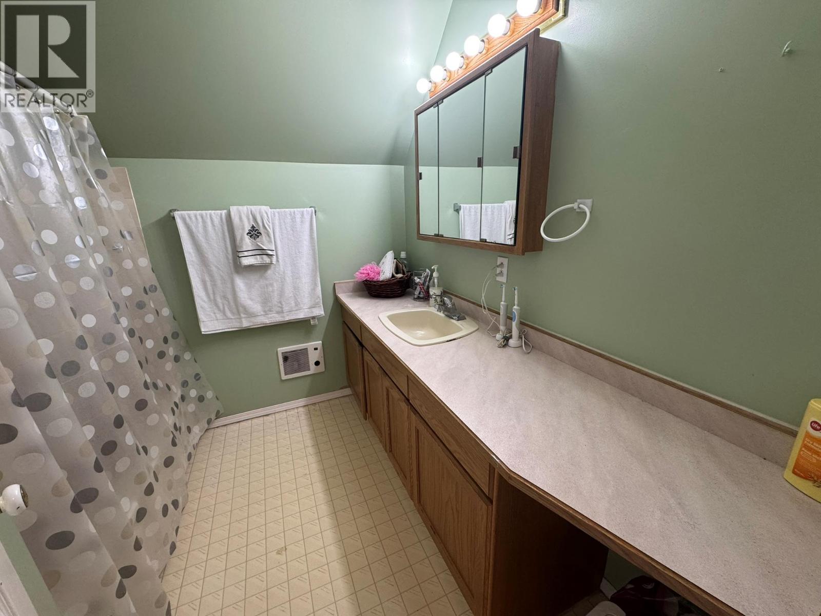  7137 TUCELNUIT Drive, Oliver