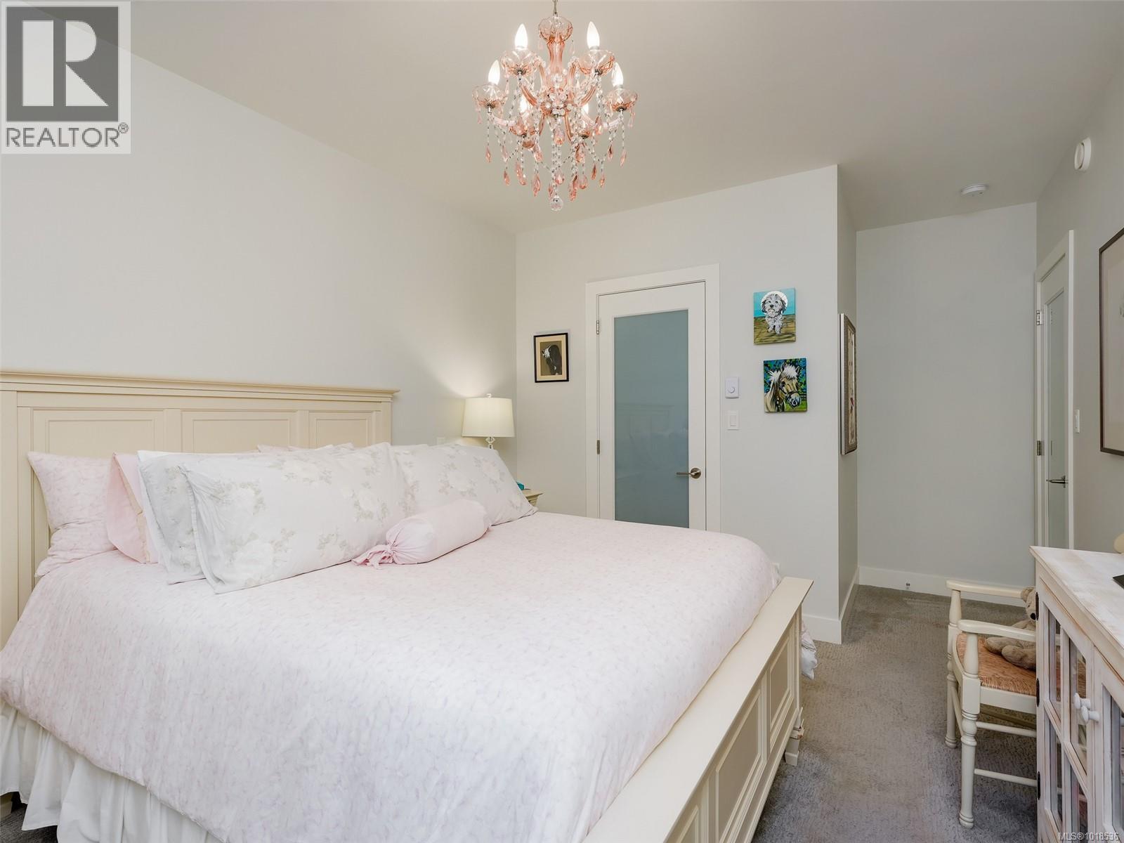 1 1016 Southgate Street, Victoria