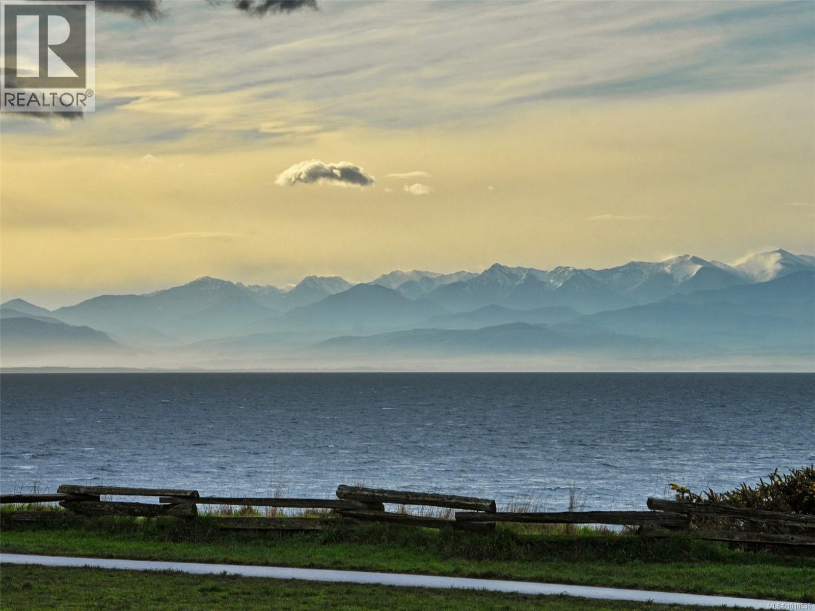 1 1016 Southgate Street, Victoria