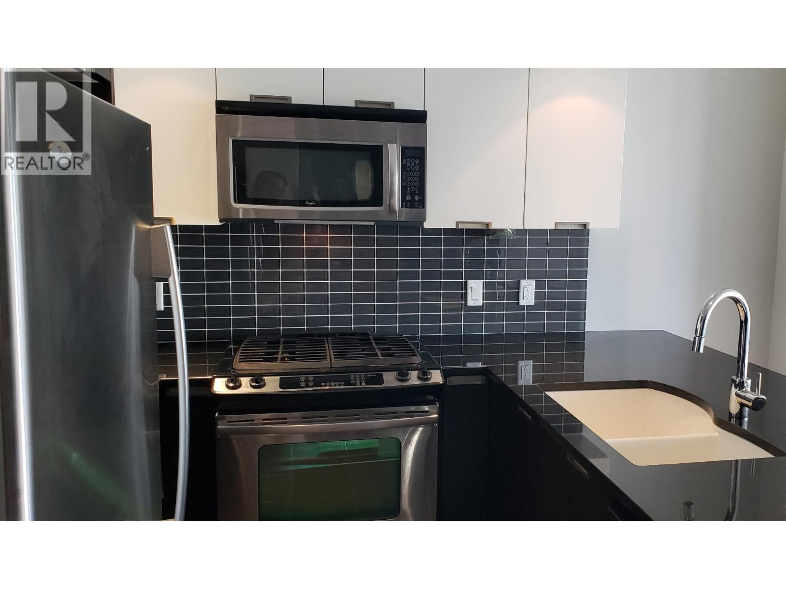 2506 2968 GLEN DRIVE, Coquitlam