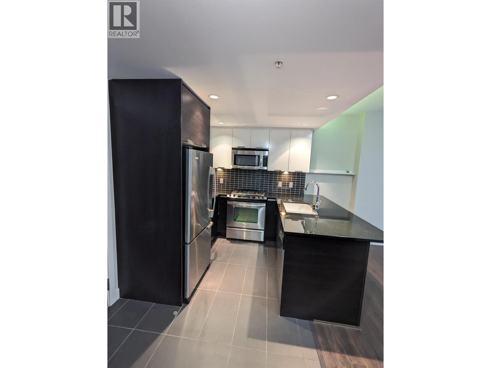 2506 2968 GLEN DRIVE, Coquitlam