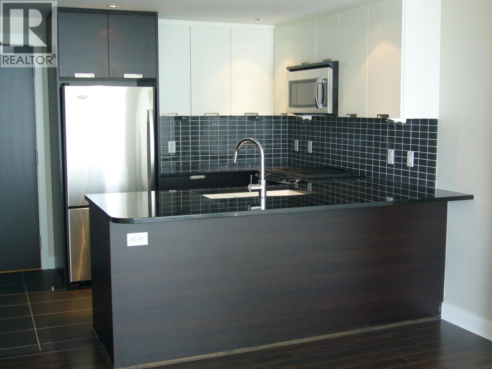 2506 2968 GLEN DRIVE, Coquitlam