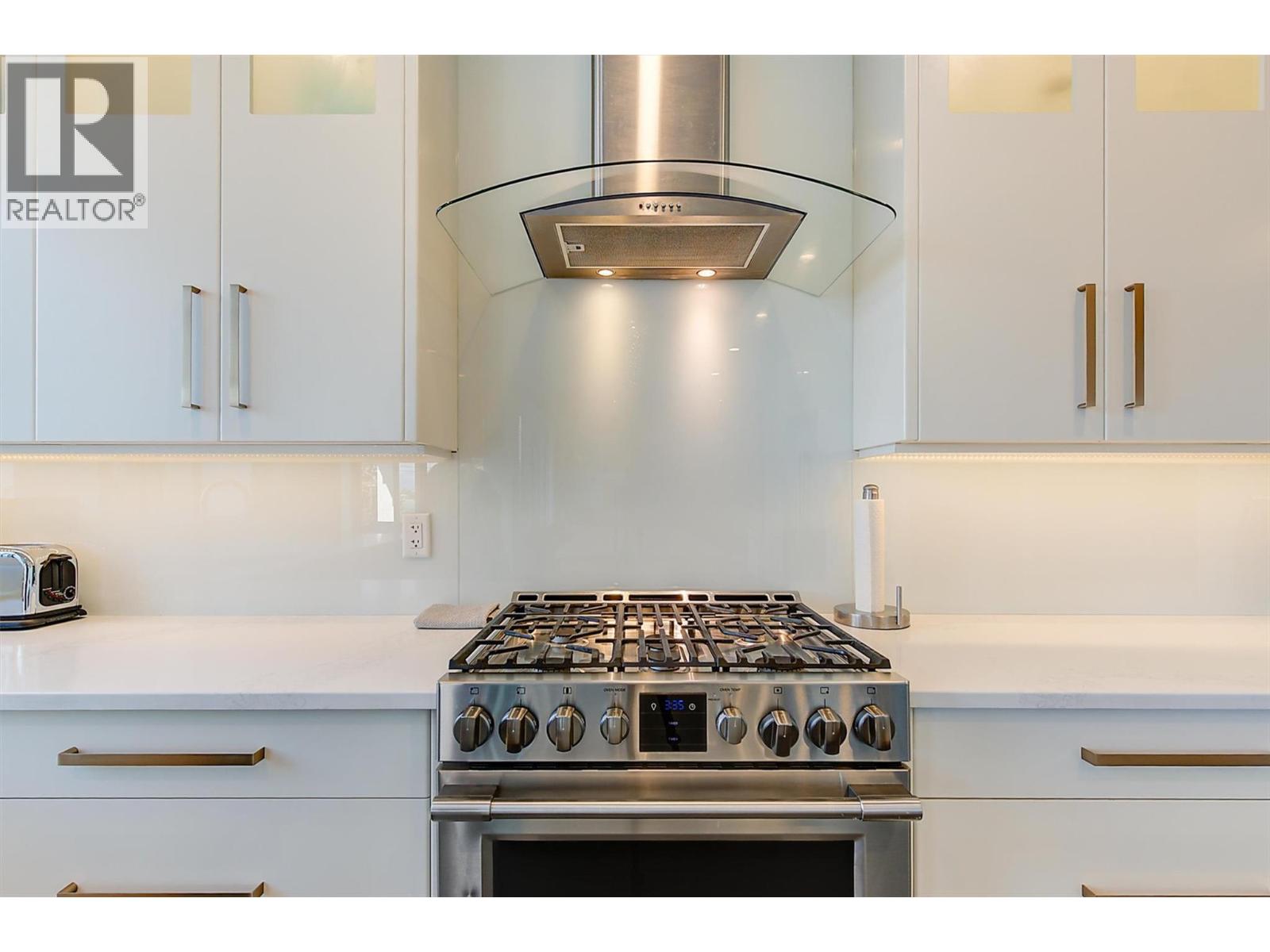  3961 Beachview Drive East, West Kelowna