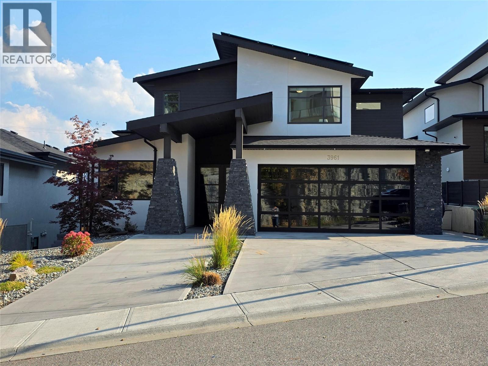 3961 Beachview Drive East, West Kelowna