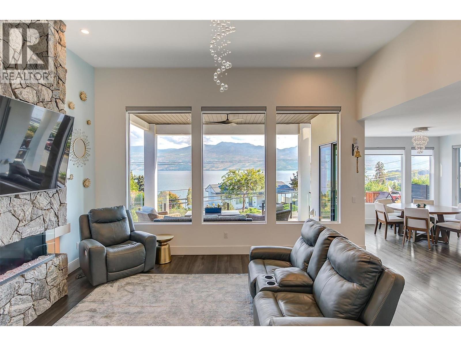  3961 Beachview Drive East, West Kelowna
