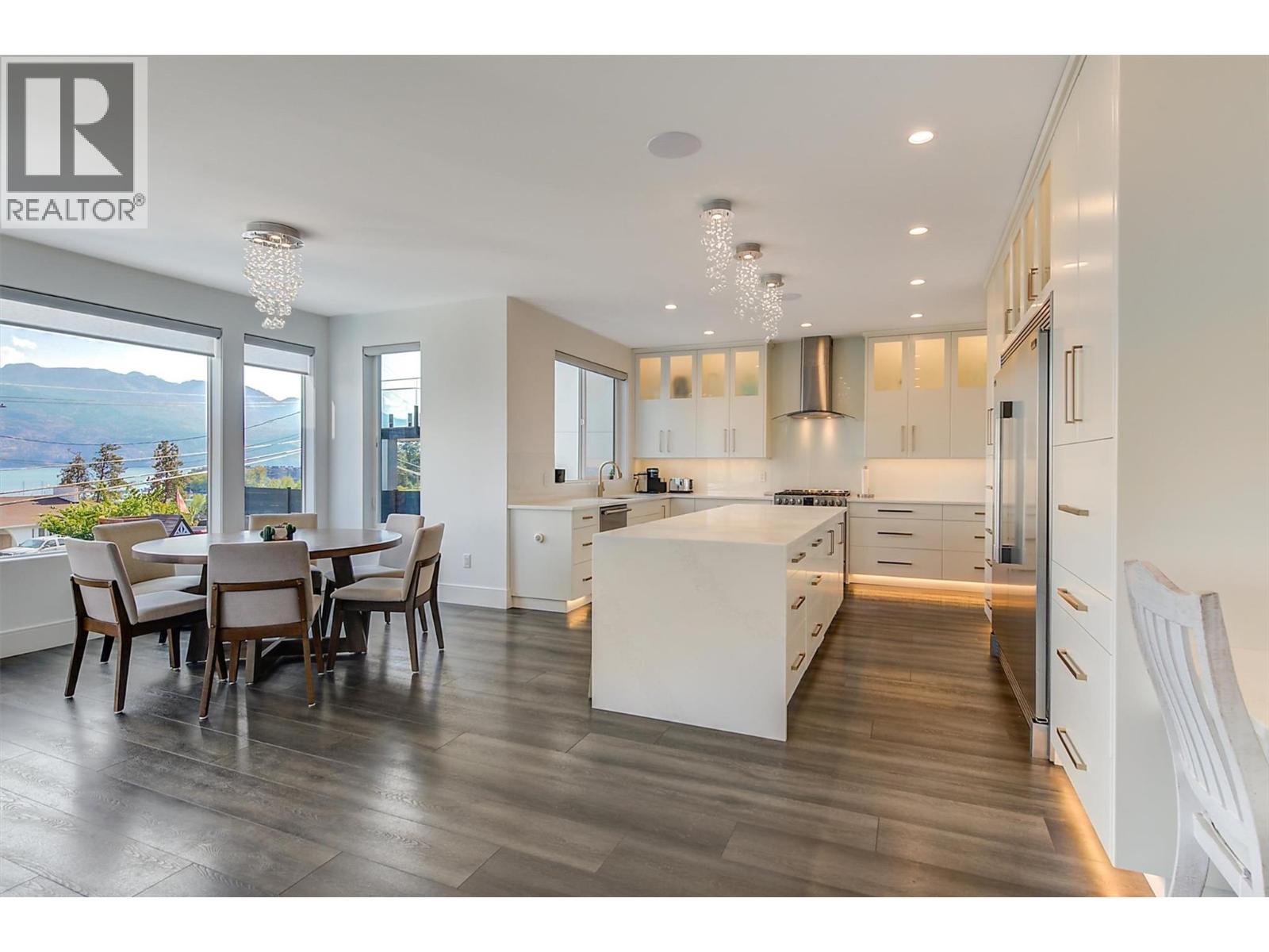  3961 Beachview Drive East, West Kelowna