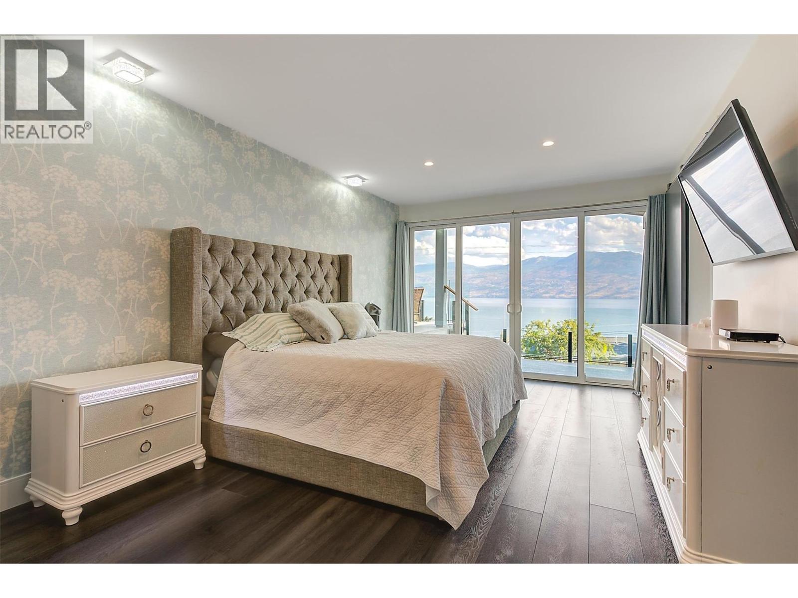  3961 Beachview Drive East, West Kelowna