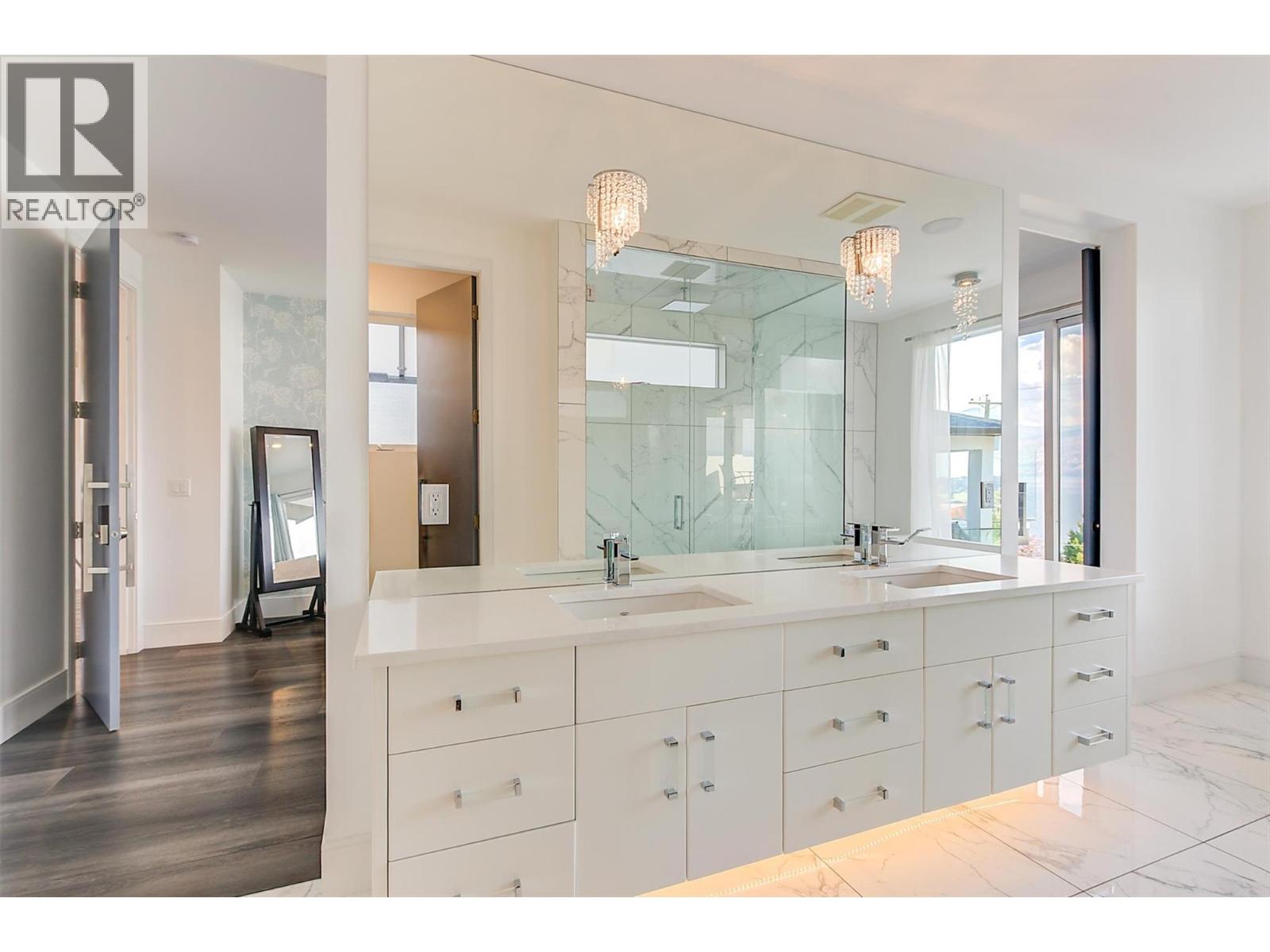  3961 Beachview Drive East, West Kelowna