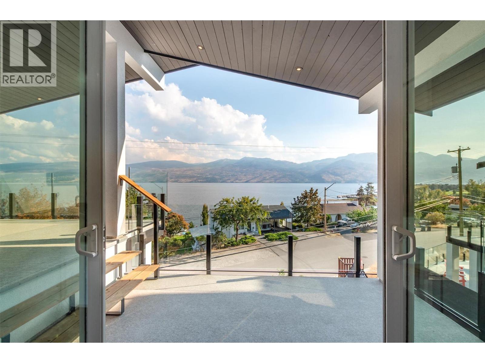  3961 Beachview Drive East, West Kelowna
