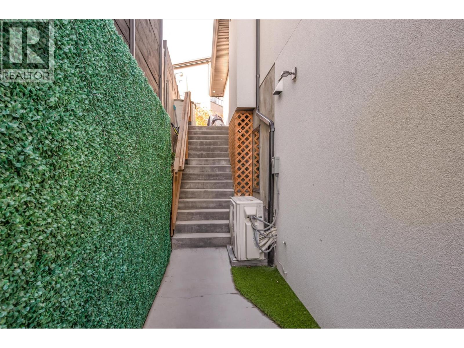  3961 Beachview Drive East, West Kelowna