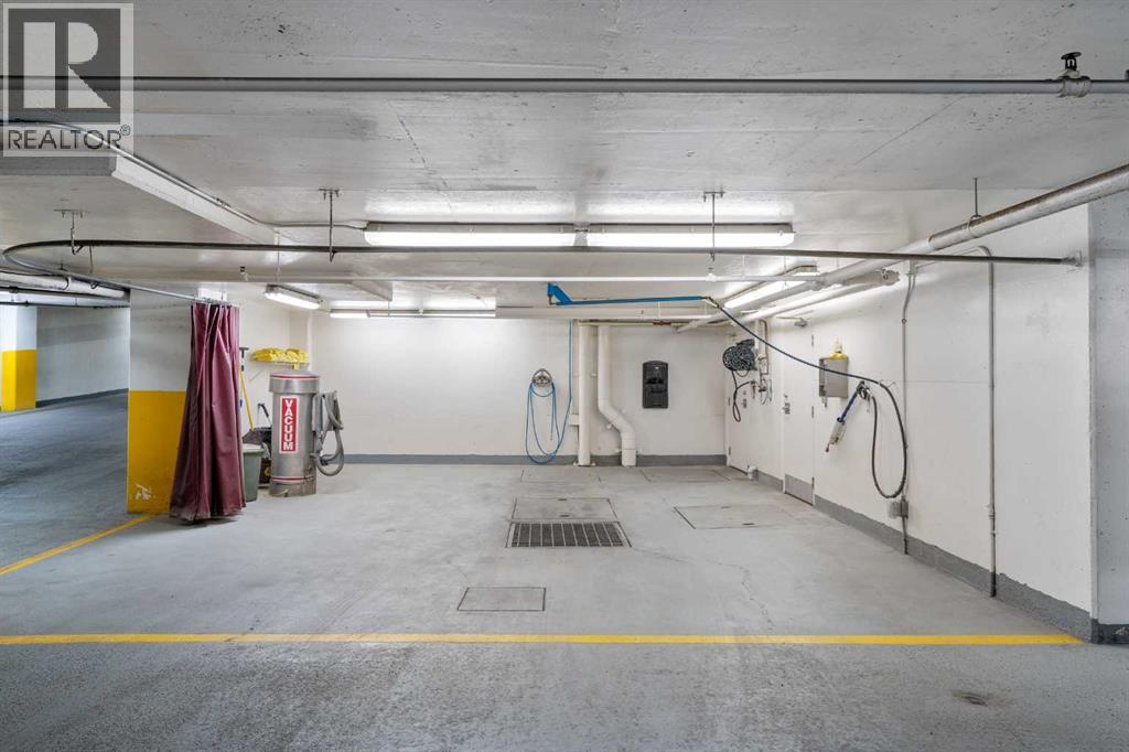 Single Family House for Sale in    Avenue SW Eau Claire Calgary 