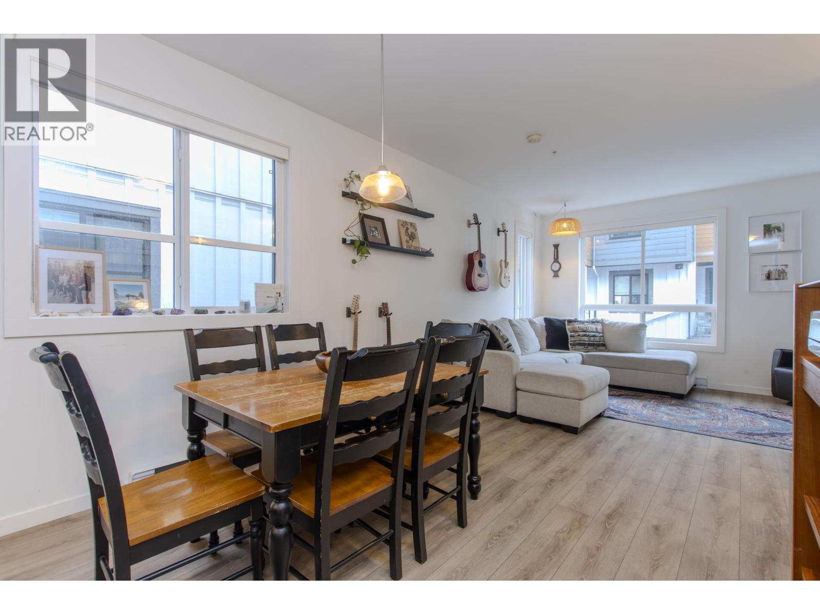 64 39769 GOVERNMENT ROAD, Squamish