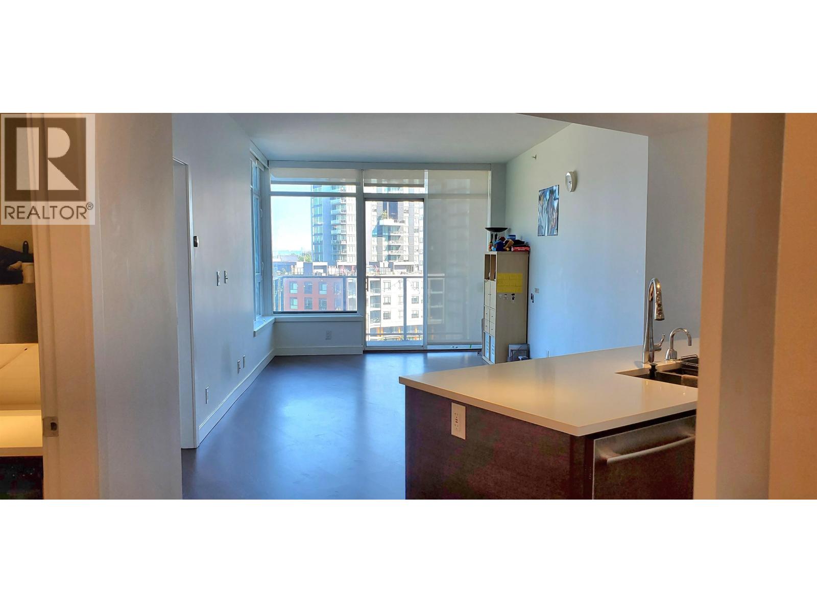 711 3557 SAWMILL CRESCENT, Vancouver