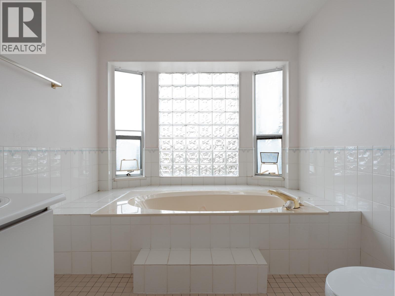 6788 LONDON Drive, Delta