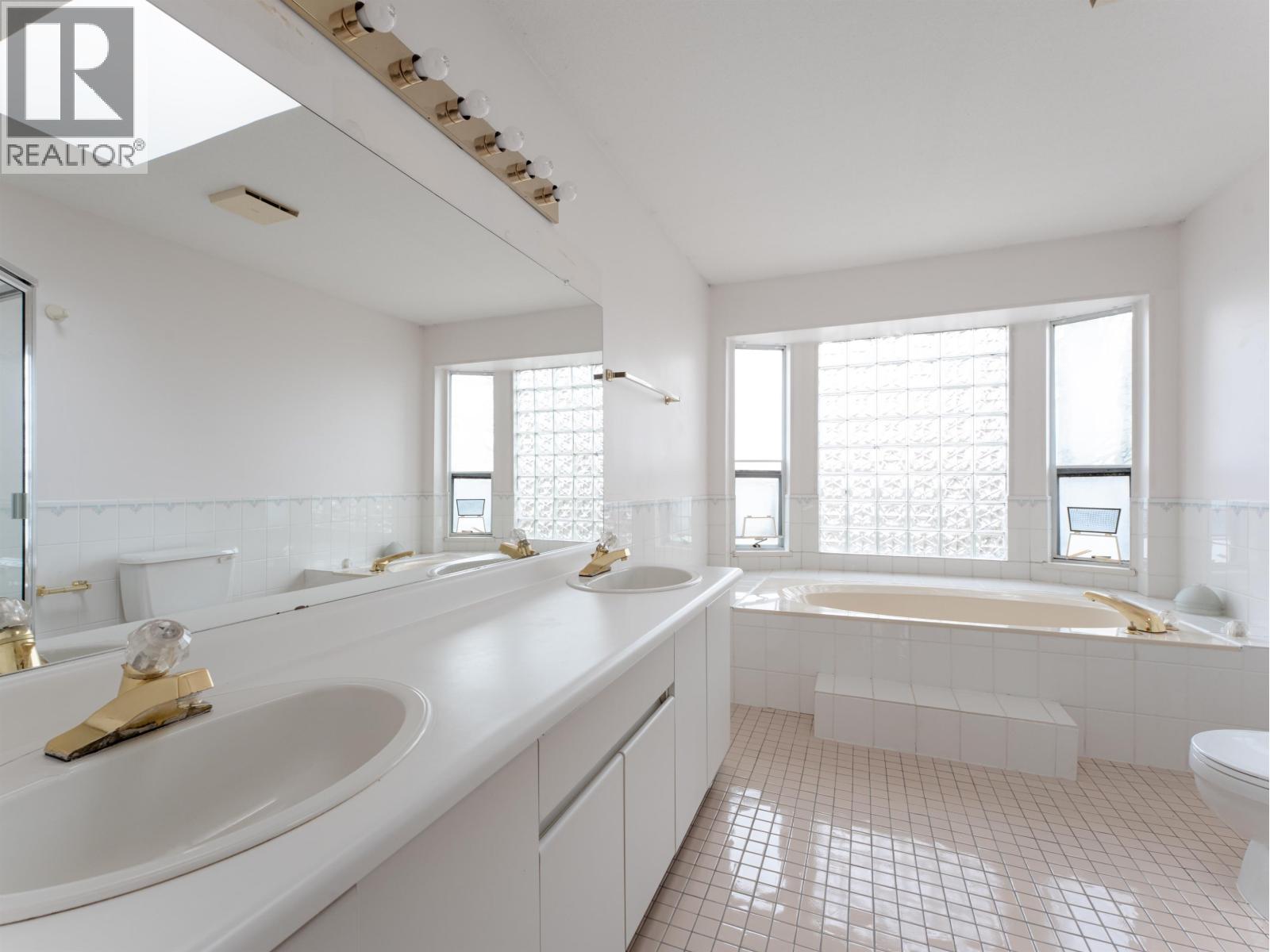 6788 LONDON Drive, Delta