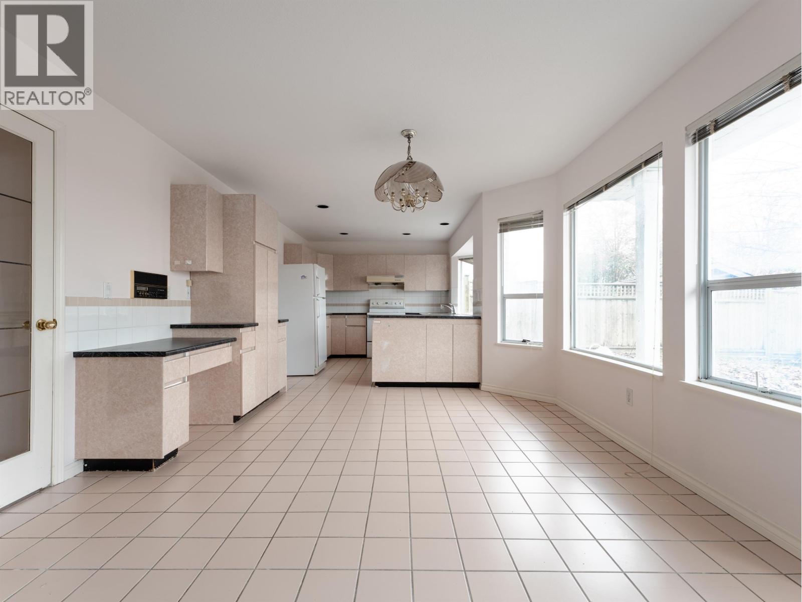 6788 LONDON Drive, Delta