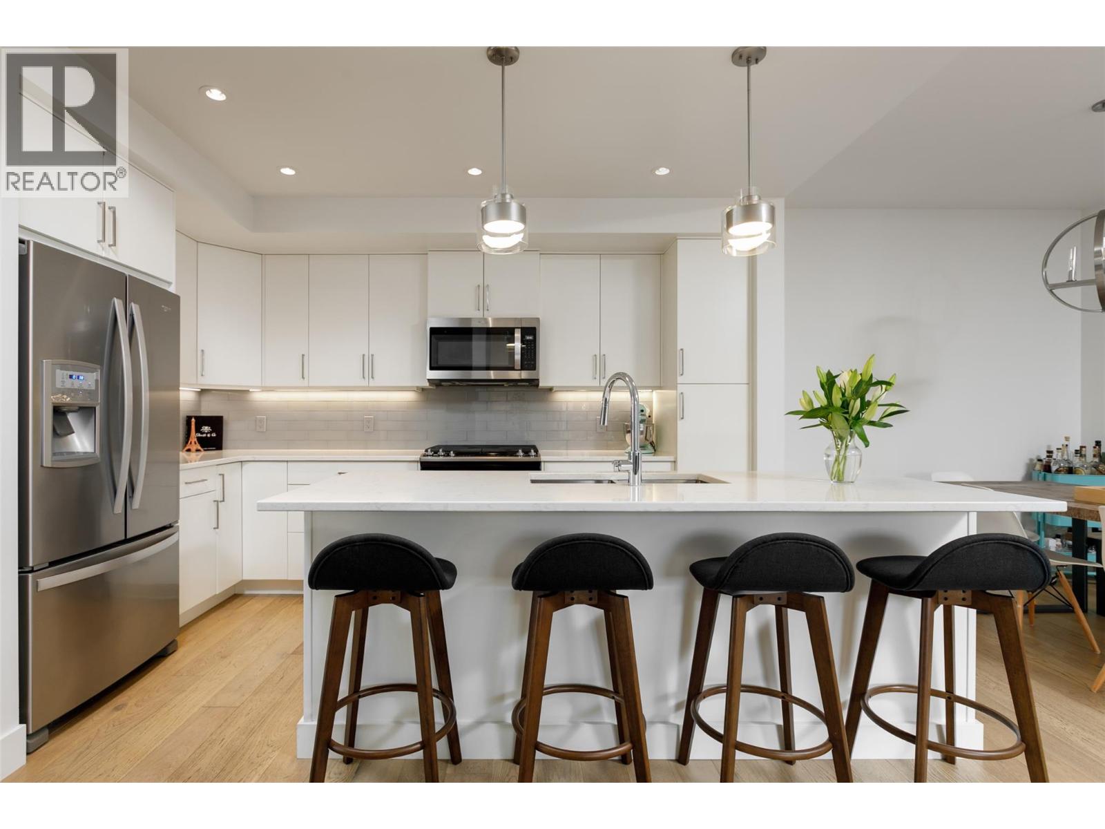  1025 Cawston Avenue, Kelowna