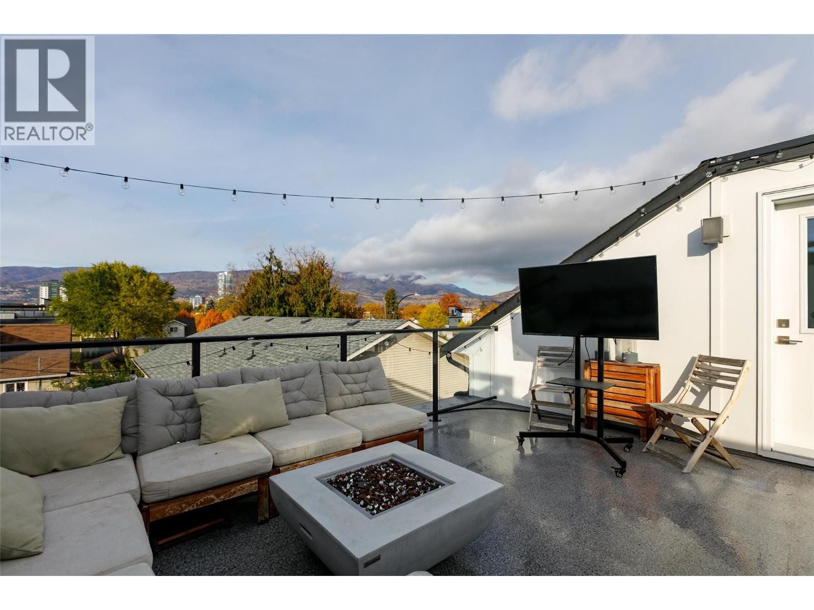  1025 Cawston Avenue, Kelowna