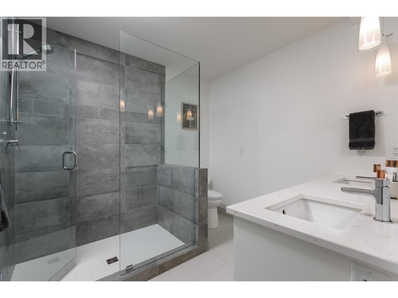  1025 Cawston Avenue, Kelowna