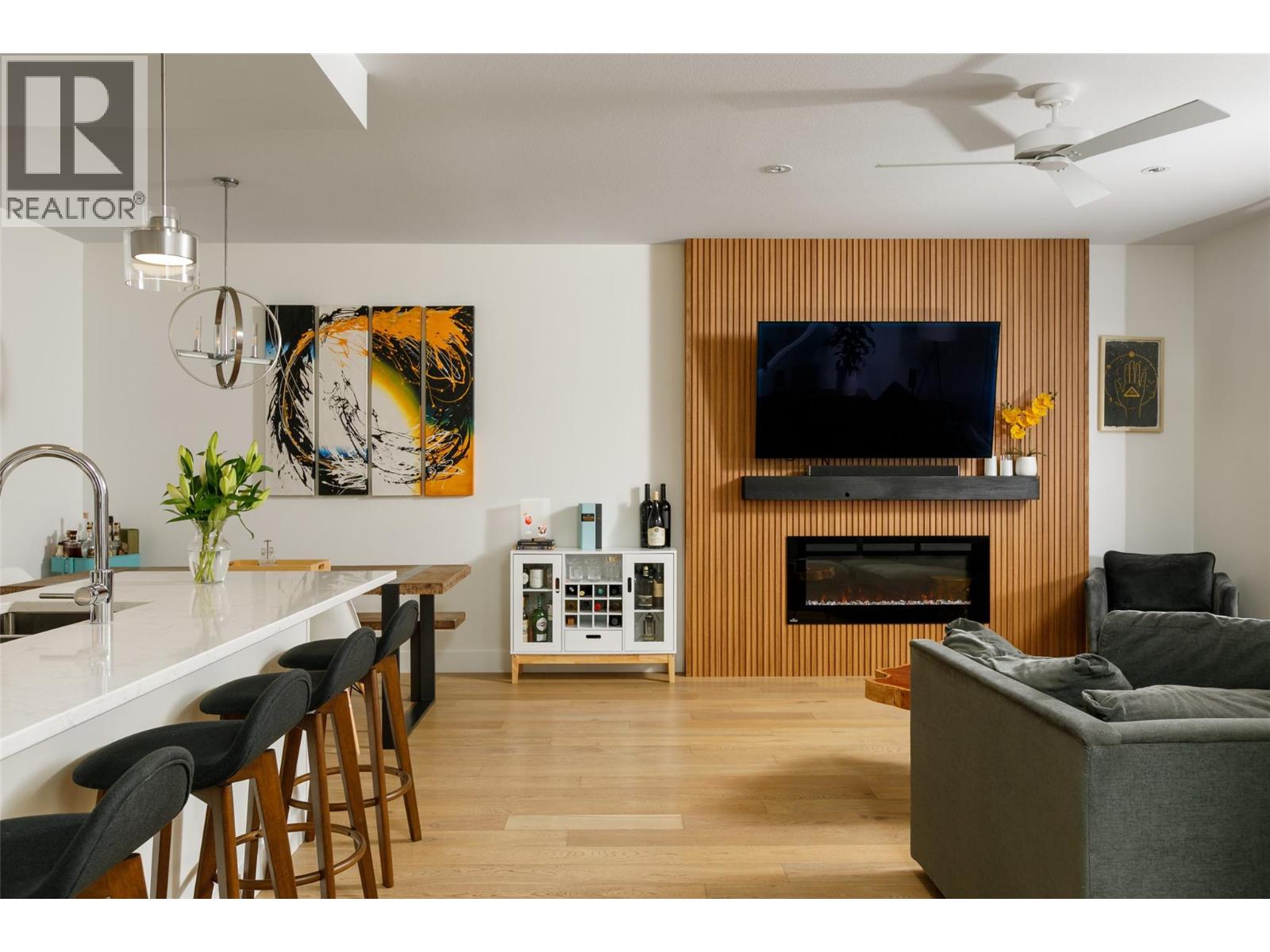  1025 Cawston Avenue, Kelowna