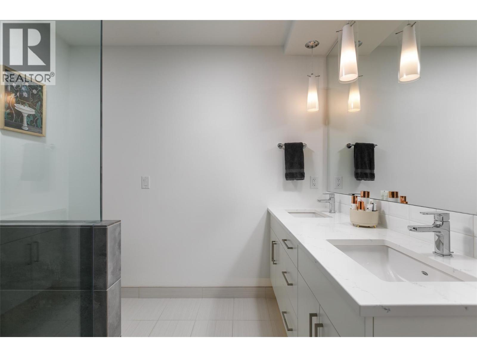  1025 Cawston Avenue, Kelowna