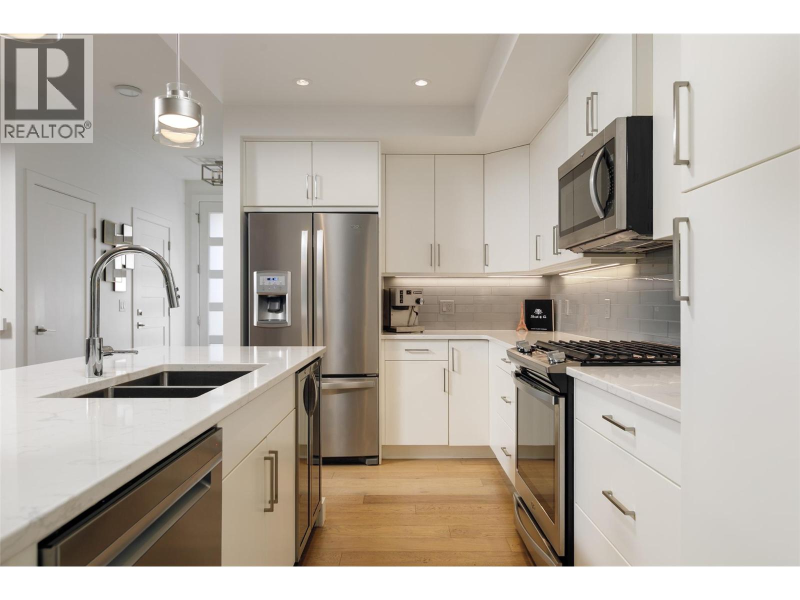  1025 Cawston Avenue, Kelowna